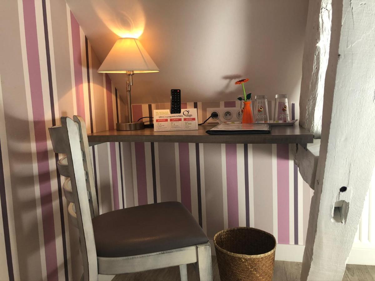 Restaurant Hotel Logis Chez Sophie Briouze 外观 照片