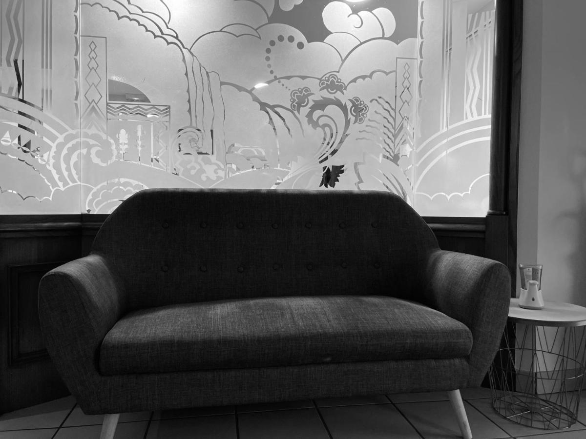 Restaurant Hotel Logis Chez Sophie Briouze 外观 照片