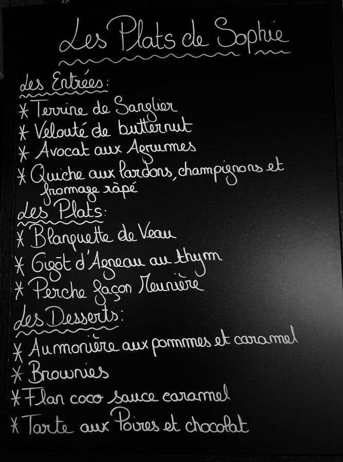 Restaurant Hotel Logis Chez Sophie Briouze 外观 照片