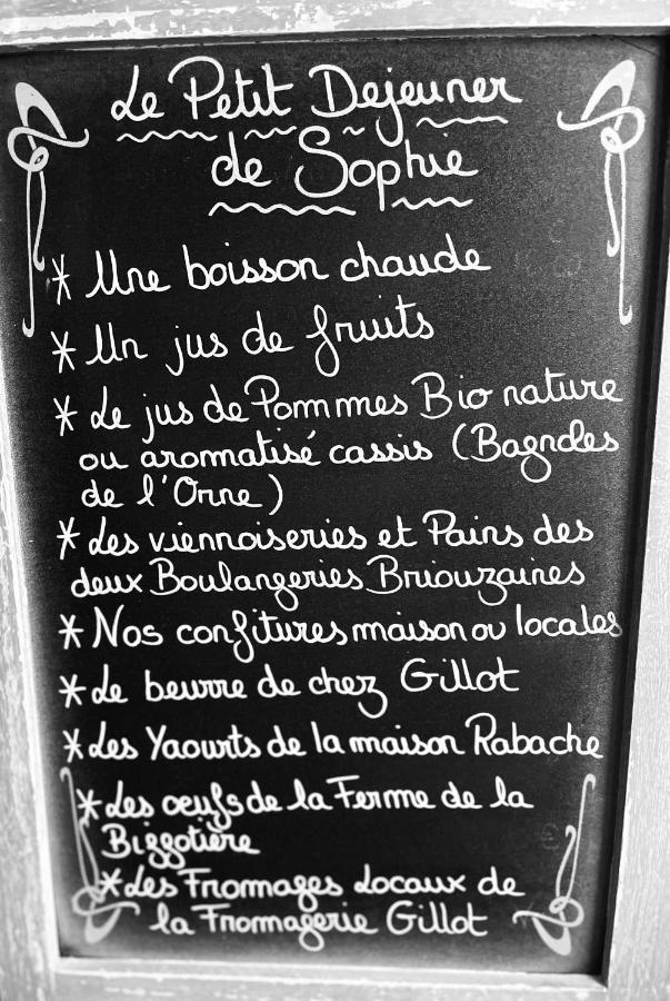 Restaurant Hotel Logis Chez Sophie Briouze 外观 照片