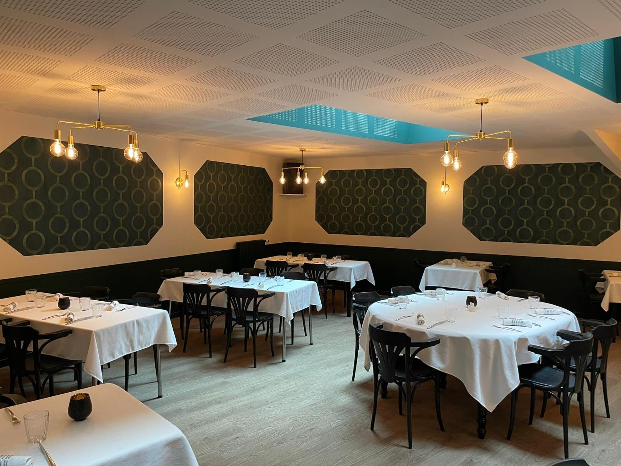 Restaurant Hotel Logis Chez Sophie Briouze 外观 照片