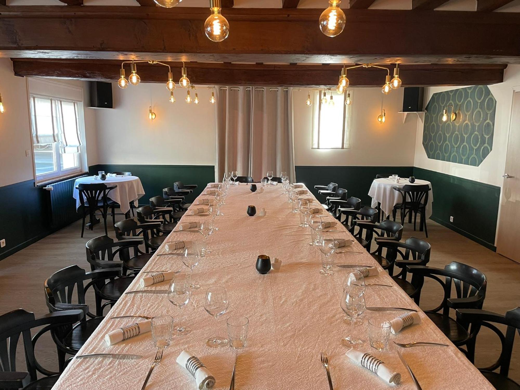 Restaurant Hotel Logis Chez Sophie Briouze 外观 照片