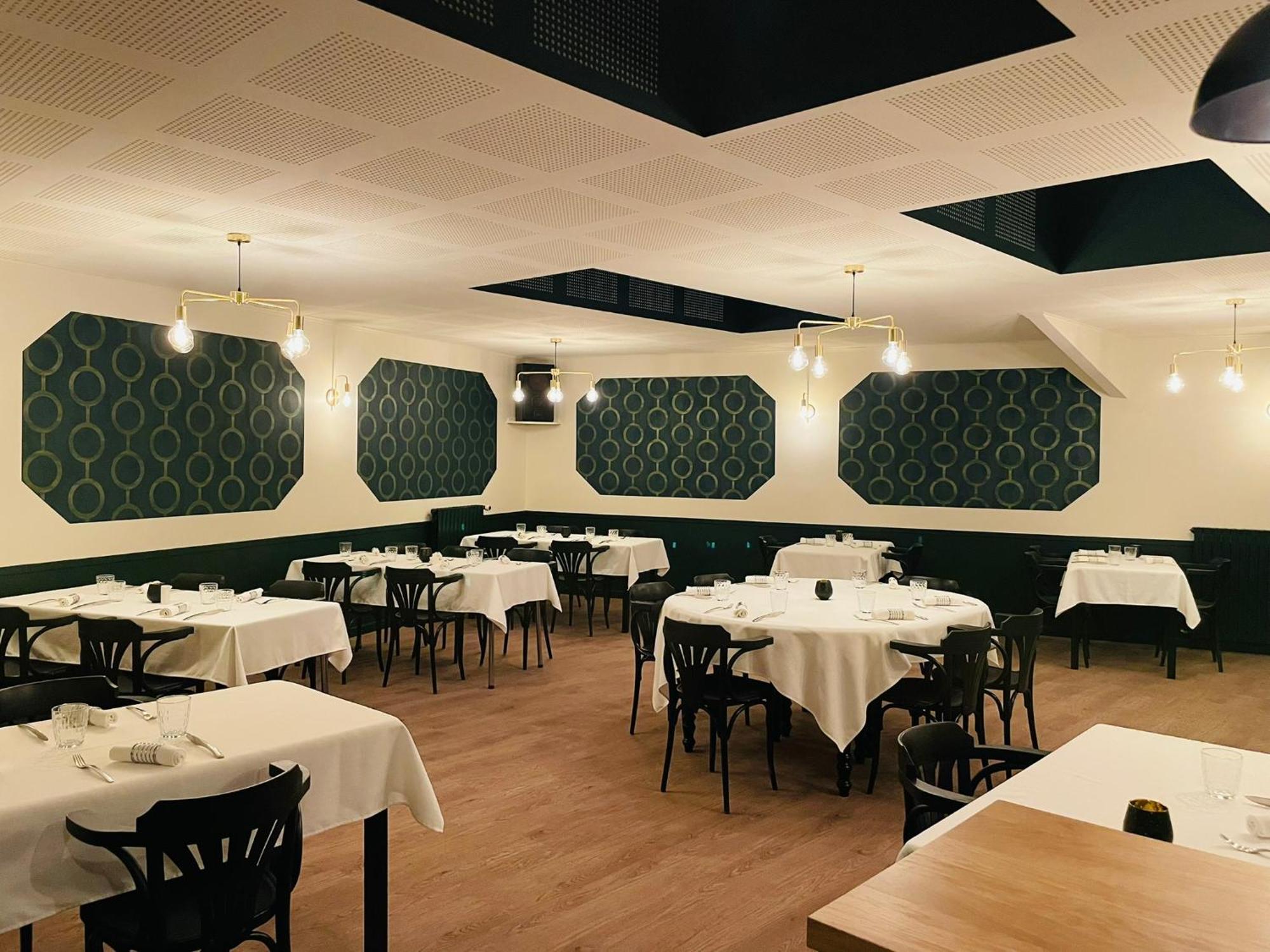 Restaurant Hotel Logis Chez Sophie Briouze 外观 照片