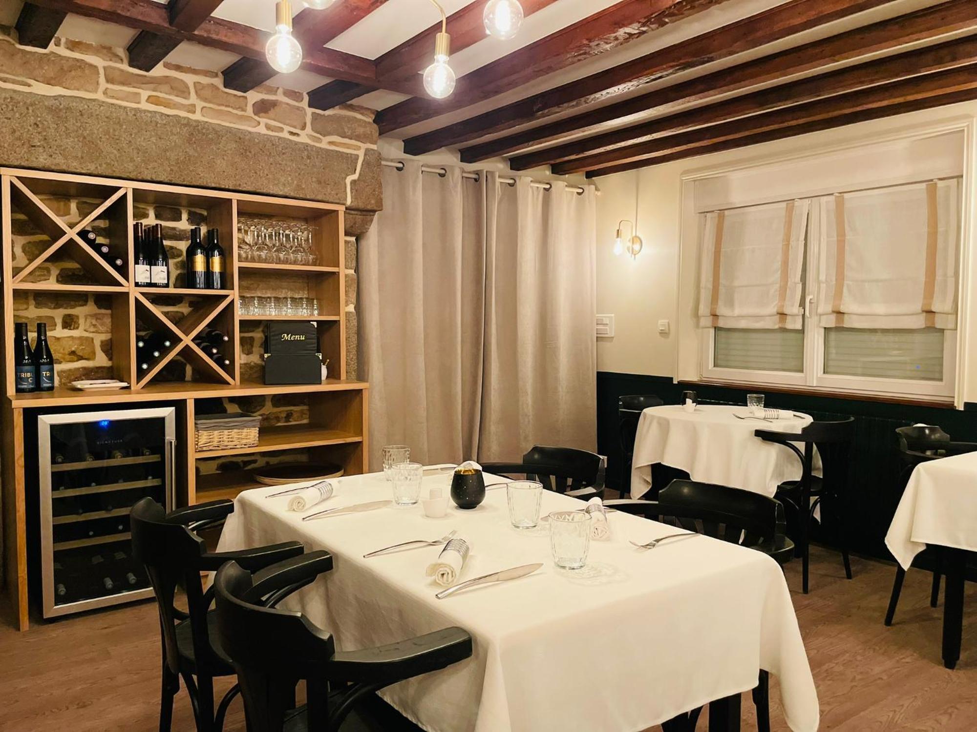 Restaurant Hotel Logis Chez Sophie Briouze 外观 照片