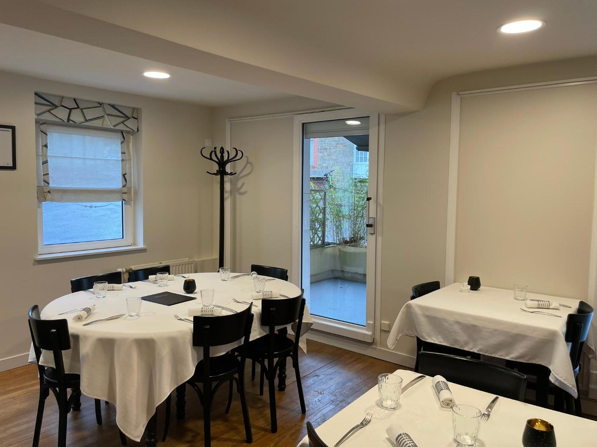 Restaurant Hotel Logis Chez Sophie Briouze 外观 照片