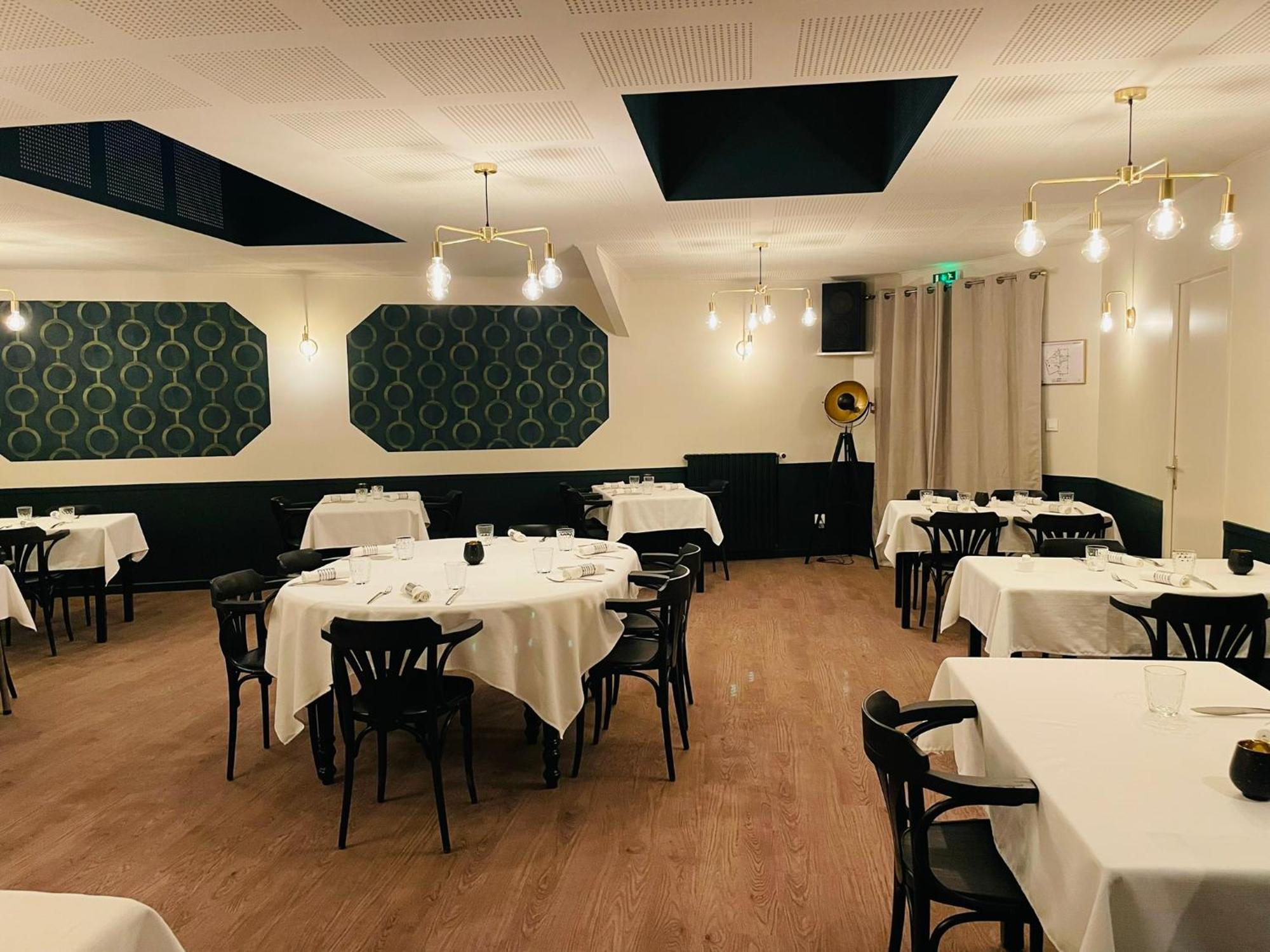 Restaurant Hotel Logis Chez Sophie Briouze 外观 照片
