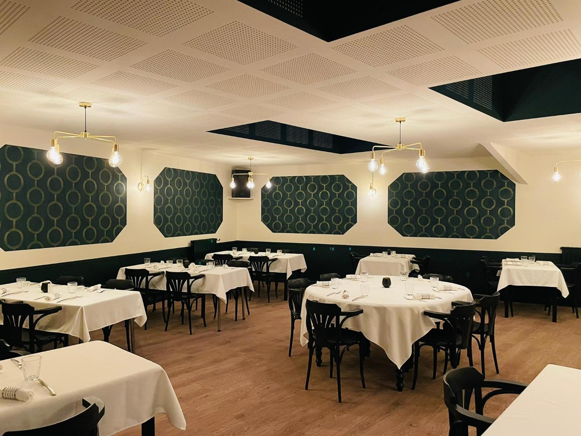 Restaurant Hotel Logis Chez Sophie Briouze 外观 照片